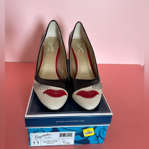 Seychelles size 11 novelty face pump - Picture 2 of 2